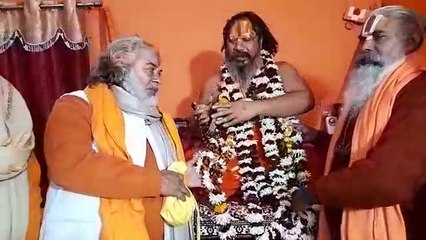 प्रशासन द्वारा मोह बरा जाने से रोके जाने पर परमहंस अपने कक्ष में आमरण अनशन पर बैठे