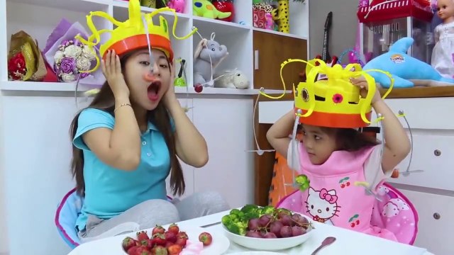 Annie Finds Children Toys from Pirate Treasures Adventure Video for Kids