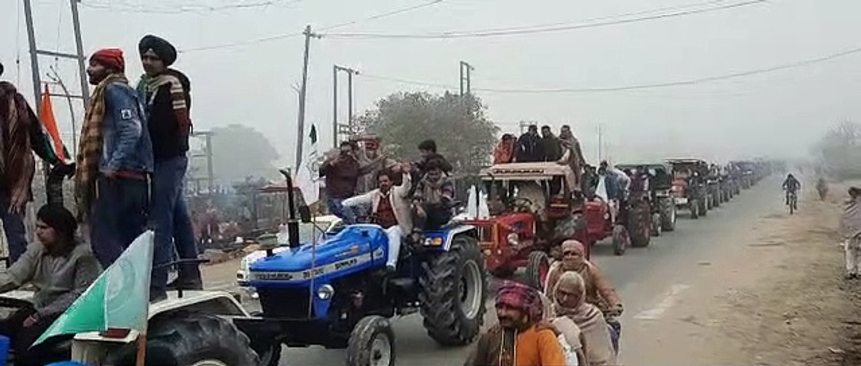 किसानों का कृषि विरोध में ट्रैक्टर मार्च