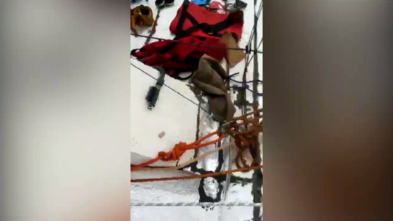 Resgate nas alturas: Imagens mostram atendimento do Corpo de Bombeiros no oitavo andar de prédio