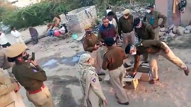 जहरीली शराब से आशंकित : नट बस्तियों में छापे, अवैध शराब जब्त