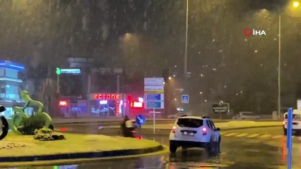 Sakarya’da Etkili Olan Kar Yağışı, Şehir Merkezini Beyaza Bürüdü