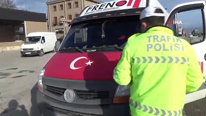 Polis Ekiplerinden Bayrak Hassasiyeti