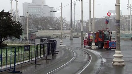 Taksim’de aralıklı kar yağışı sürüyor