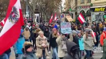 Onbinlerce kişi önlem karşıtı sloganlar attı | Video