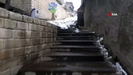 Kar altında kalan kenti 226 metre yükseklikten seyrettiler