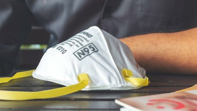 Bilim Kurulu Üyesi uyardı: “Bu maskelerin uçaklarda veya toplu alanlarda kullanılması uygun değil”