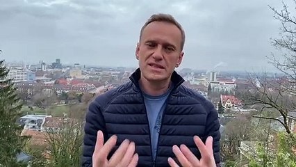 Après avoir été empoisonné et malgré les menaces, le principal opposant de Vladimir Poutine, Alexeï Navalny, s'apprête à retourner en Russie