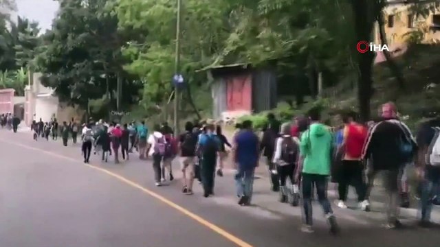 - ABD'ye gitmek için yola çıkan Honduraslı göçmenler Meksika'ya doğru ilerliyor