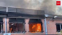 Bomberos de la Comunidad de Madrid luchan contra un incendio en Cubas de la Sagra
