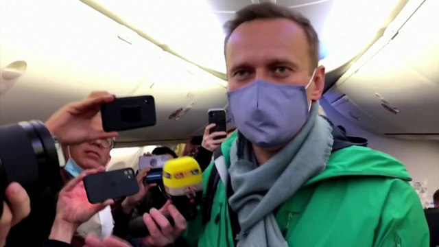 Les images d'Alexeï Navalny quittant Berlin pour rejoindre Moscou malgré les menaces d'arrestation