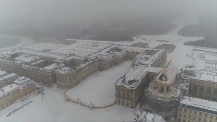 Snow blankets Palace of Versailles