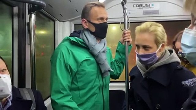 Υπό κράτηση ο Αλεξέι Ναβάλνι μετά την άφιξή του στη Μόσχα