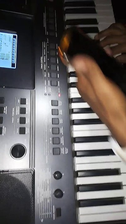 Live Banjo order - Playing keyboard