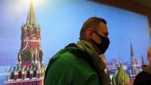 Navalny fermato dalla polizia al suo arrivo all'aeroporto di Mosca