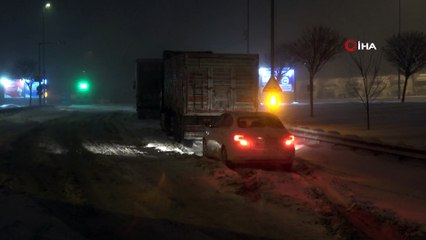 Bolu Dağı’nda kar nedeniyle ulaşımda aksaklık yaşanıyor
