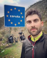 Nil Cabutí, el hombre que 'visitó' 43 países en bicicleta durante la pandemia