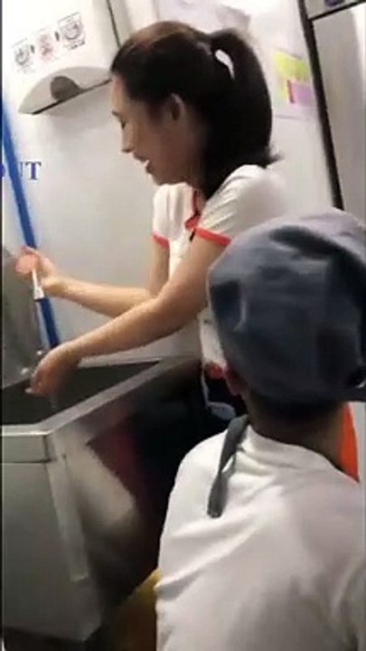 039. Special way to make it to water - Funny Dailymotion Video