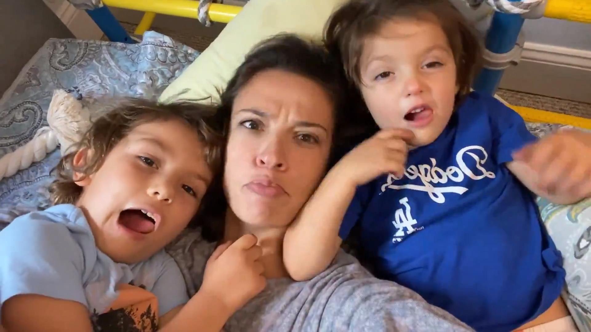 Mom And Kids Make Funny Faces At Camera - video Dailymotion