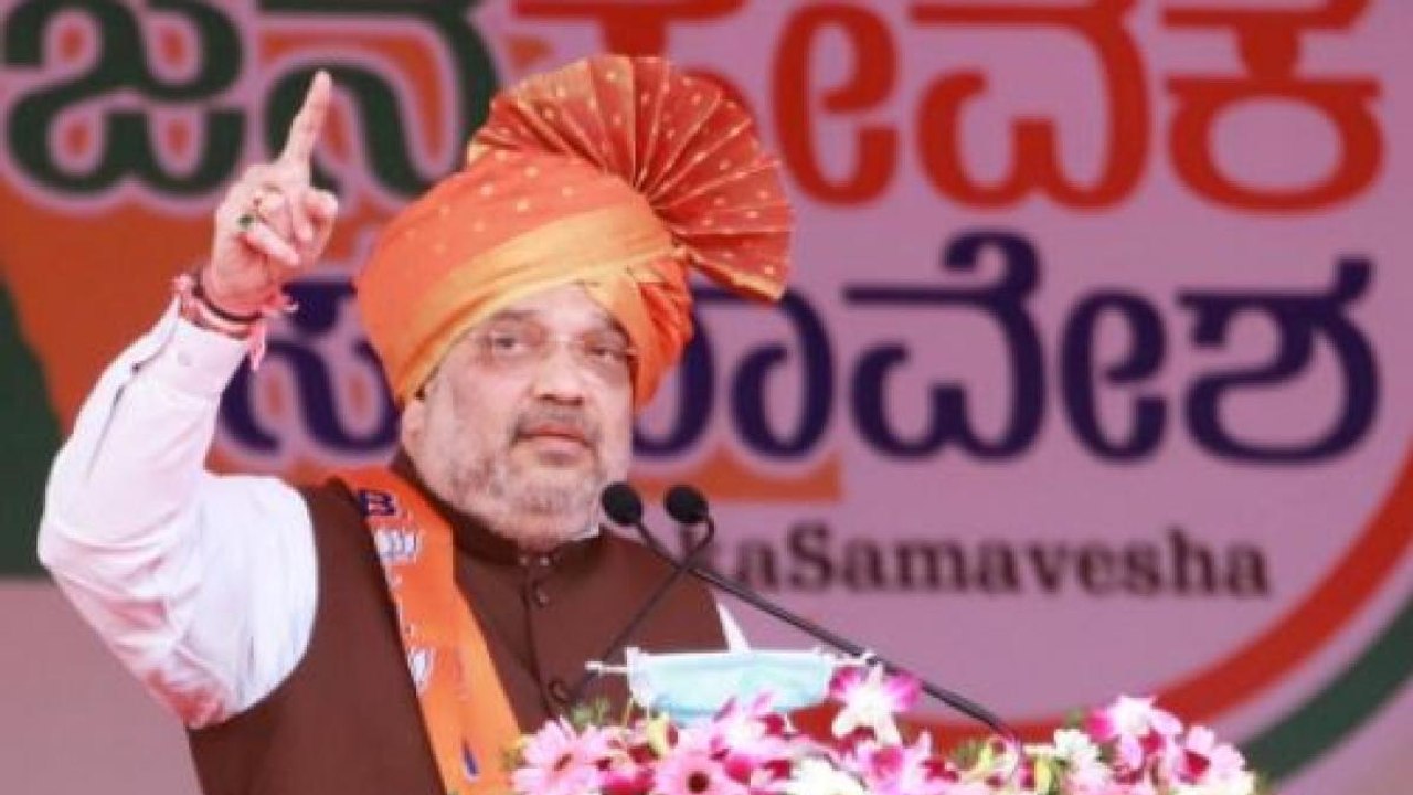 Amit Shah slams Congress for questioning Covid vaccines