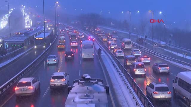 İstanbul'da trafik yoğunluğu havadan görüntülendi