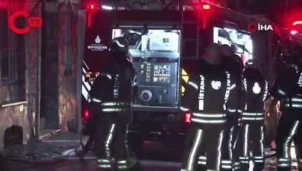 Beyoğlu'nda hurdacıda çıkan yangın paniğe neden oldu