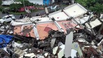 شاهد: دمار واسع في جزيرة سولاويسي الإندونيسية بعد زلزال الجمعة وارتفاع القتلى إلى 81 شخصا