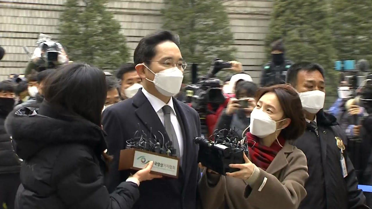 이재용 '국정농단' 파기환송심 출석...질문엔 묵묵부답 / YTN