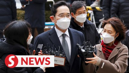 Samsung's Lee receives 30-month prison term