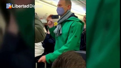 Descargar video: El opositor ruso Alexei Navalni es detenido en el aeropuerto nada más llegar a Moscú