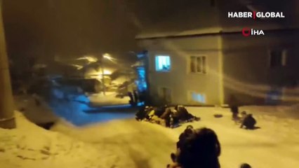 Bursa'da kar çılgınlığı! 45 kadın aynı anda böyle kaydı