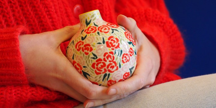 Tutoriel pour décorer un vase avec des motifs fleuris