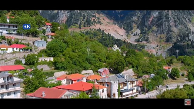 Τα δώρα του Μαξίμου στους μαθητές των Αγράφων για τα Χριστουγεννιάτικα κάλαντα