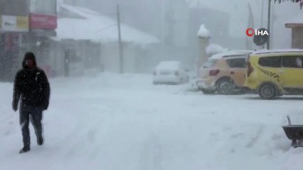 Bingöl Karlıova'da kar ve tipi etkili oluyor