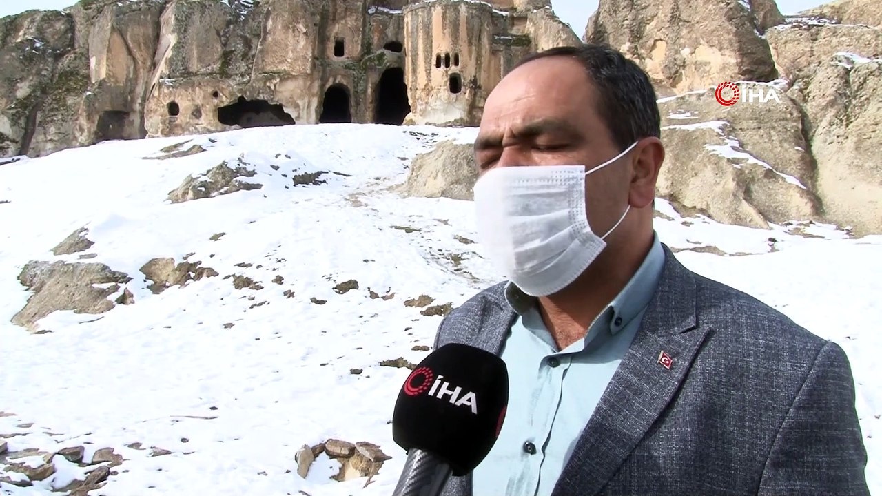 Frigya’da kayaya oyularak yapılan Ayazini Kilisesi inanç turizmine kazandırılacak