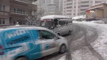 Yoğun kar nedeniyle Zonguldak İstanbul yolu trafiğe kapandı
