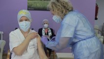 Araceli y Mónica reciben 2ª dosis de la vacuna contra el Covid