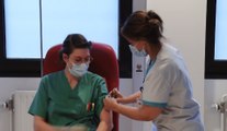 Un premier soignant vacciné dans les hôpitaux bruxellois