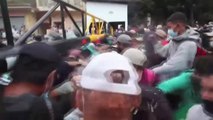 La policía guatemalteca reprime la caravana de 800 migrantes