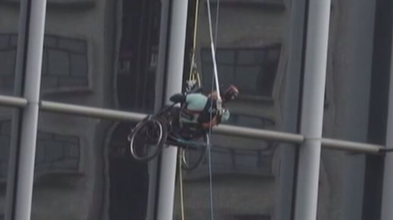 Image of the day: Paraplegic scales skyscraper...