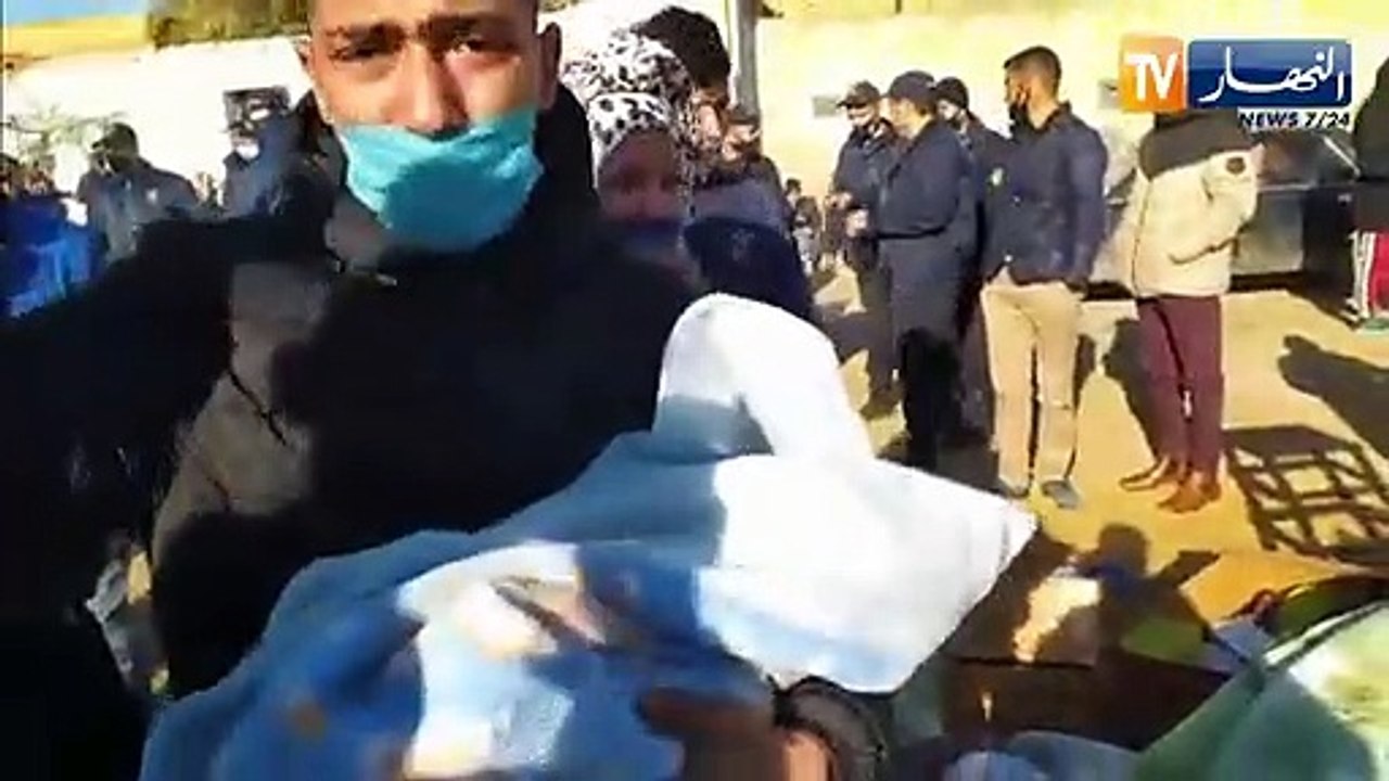 مؤتر جدا مواطن يبكي بحرقة بسيدي بلعباس ..  والد  نتاعي طلق  امي و راني مقيوس برا خلولي غير براكتي نستر بيها ولدي .