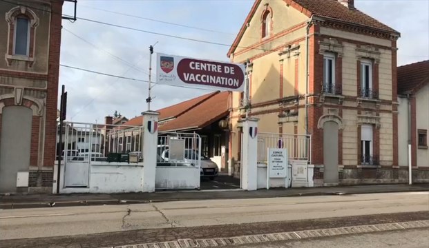 À la salle des fêtes de Romilly-sur-Seine, le parcours d’un vacciné