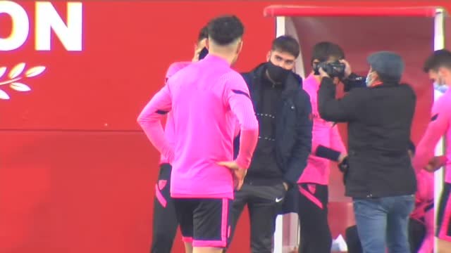 El Sevilla FC se ejercita en la tarde del lunes para viajar el martes a Vitoria