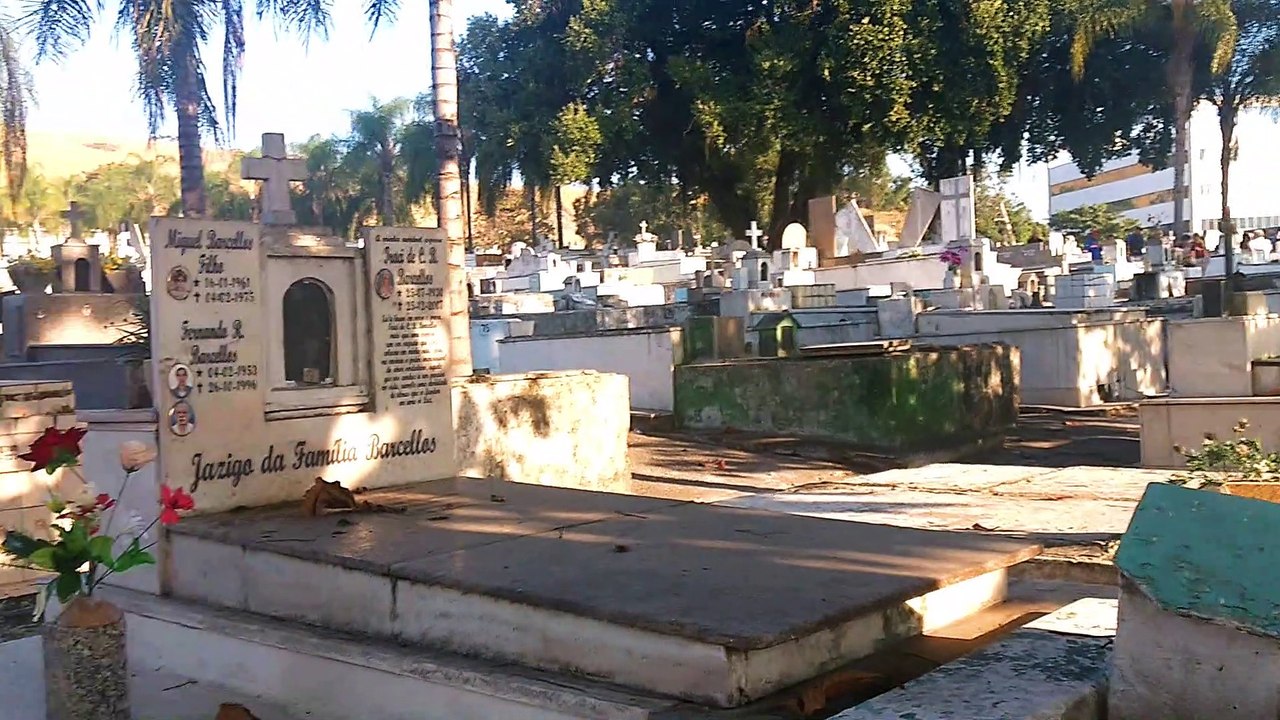 Fui em um Cemitério Assombrado