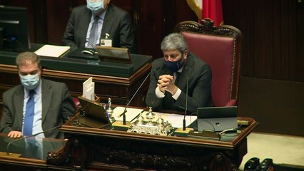 Primer ministro de Italia intenta salvar su gobierno en el Parlamento