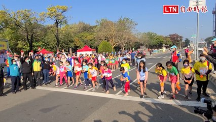 南市首辦馬拉松班際接力對抗賽 近1600名學子開跑