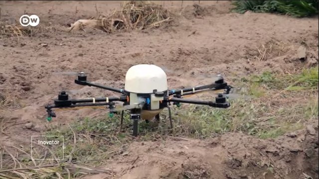 Teknologi Drone Bantu Semprot Lahan Pertanian di Ghana