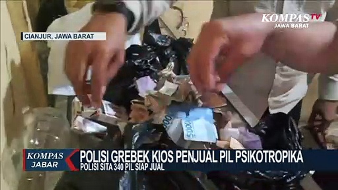Duh! Selain Jual Mainan, Penjual Ini Juga Jual...