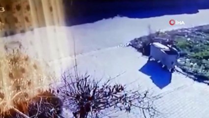 Motosiklet sürücüsünün metrelerce havaya uçtuğu kaza kamerada