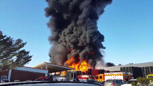 충북 증평 공장에서 화재...대응 1단계 발령 진화 / YTN